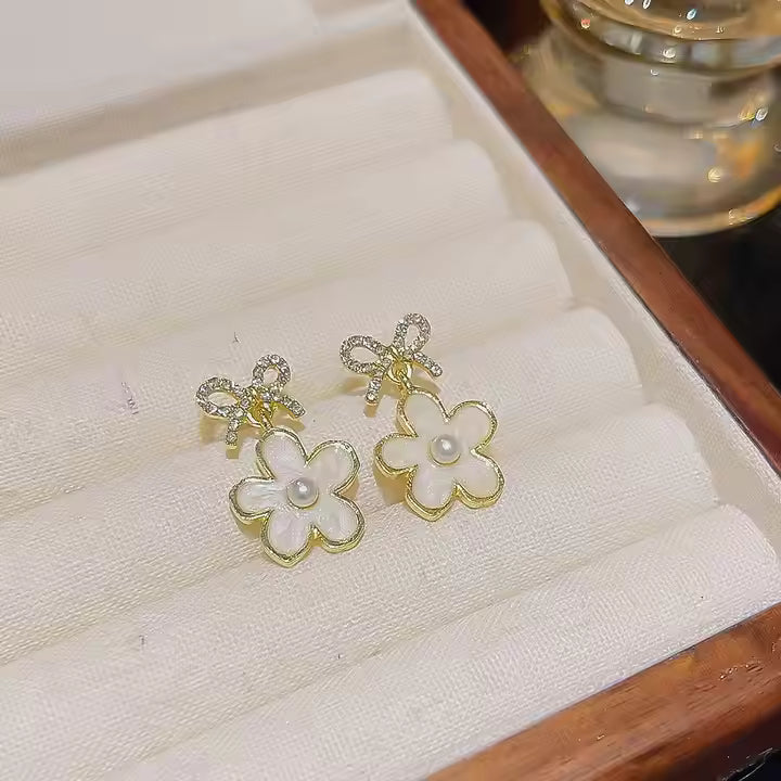 Sweet Flower Light Luxury Earrings