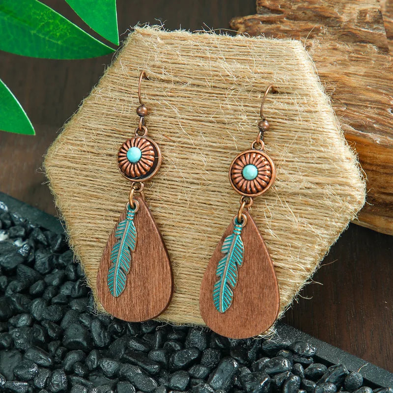Boho Feather Style Drop Earrings – Soft PU Leather Design