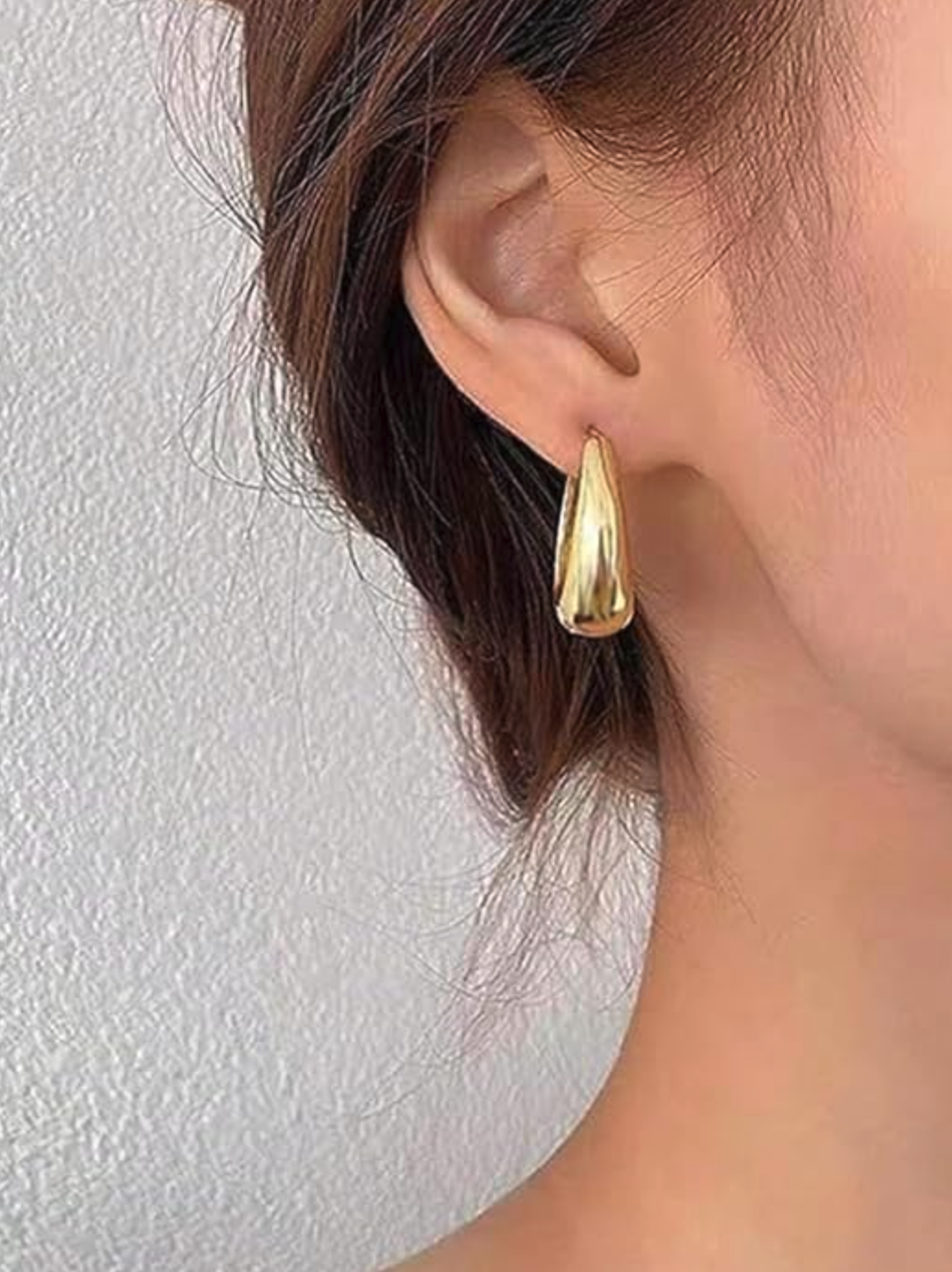 Gold Oval Minimal Drop Earrings