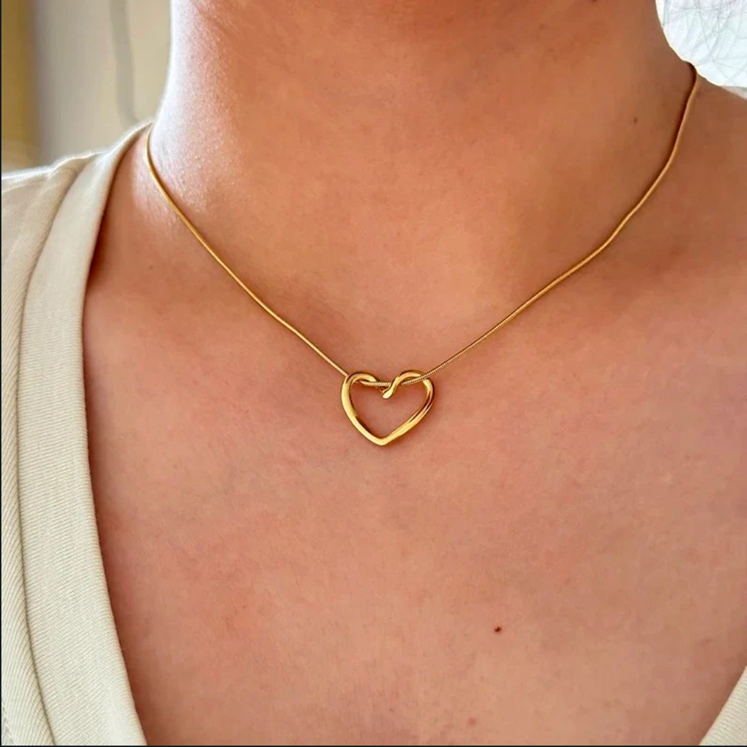 Trendy Heart Hollow Pendant Necklace