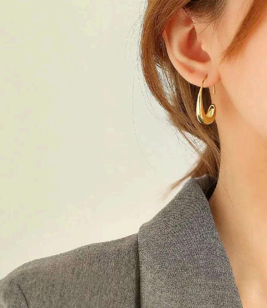 Minimal C-Shape Earring
